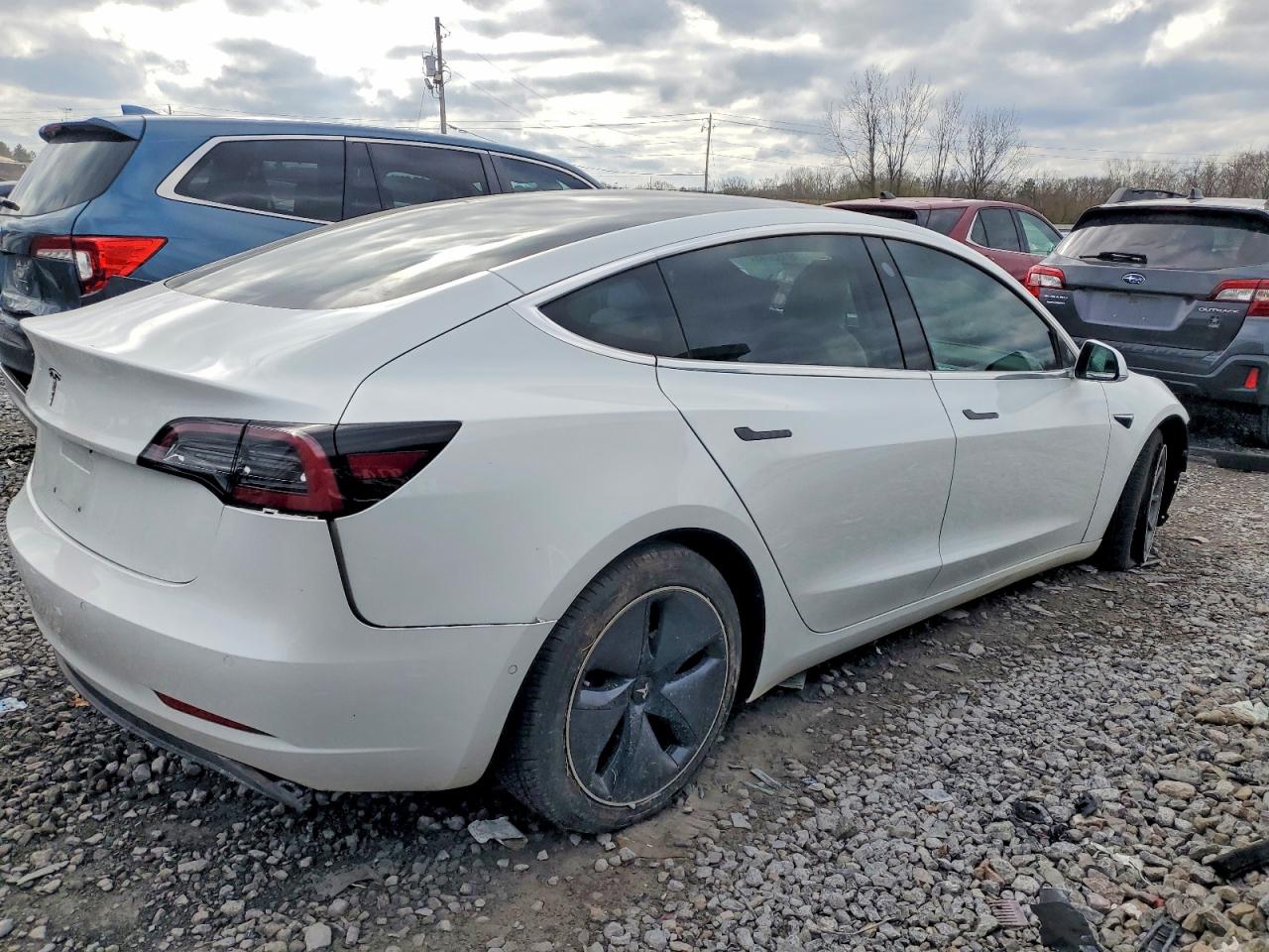 2018 TESLA MODEL 3 photo 3