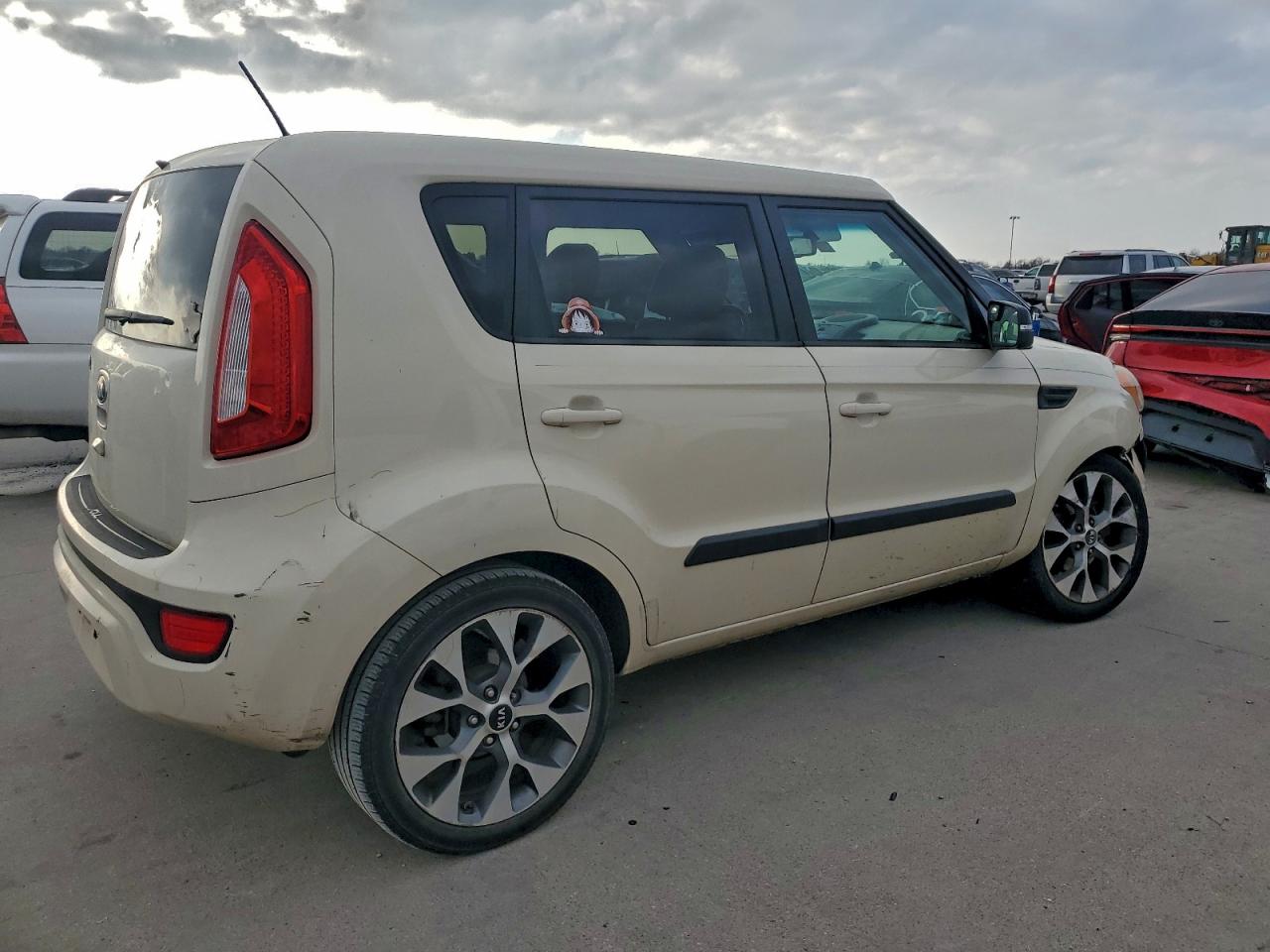 2013 KIA SOUL + photo 3