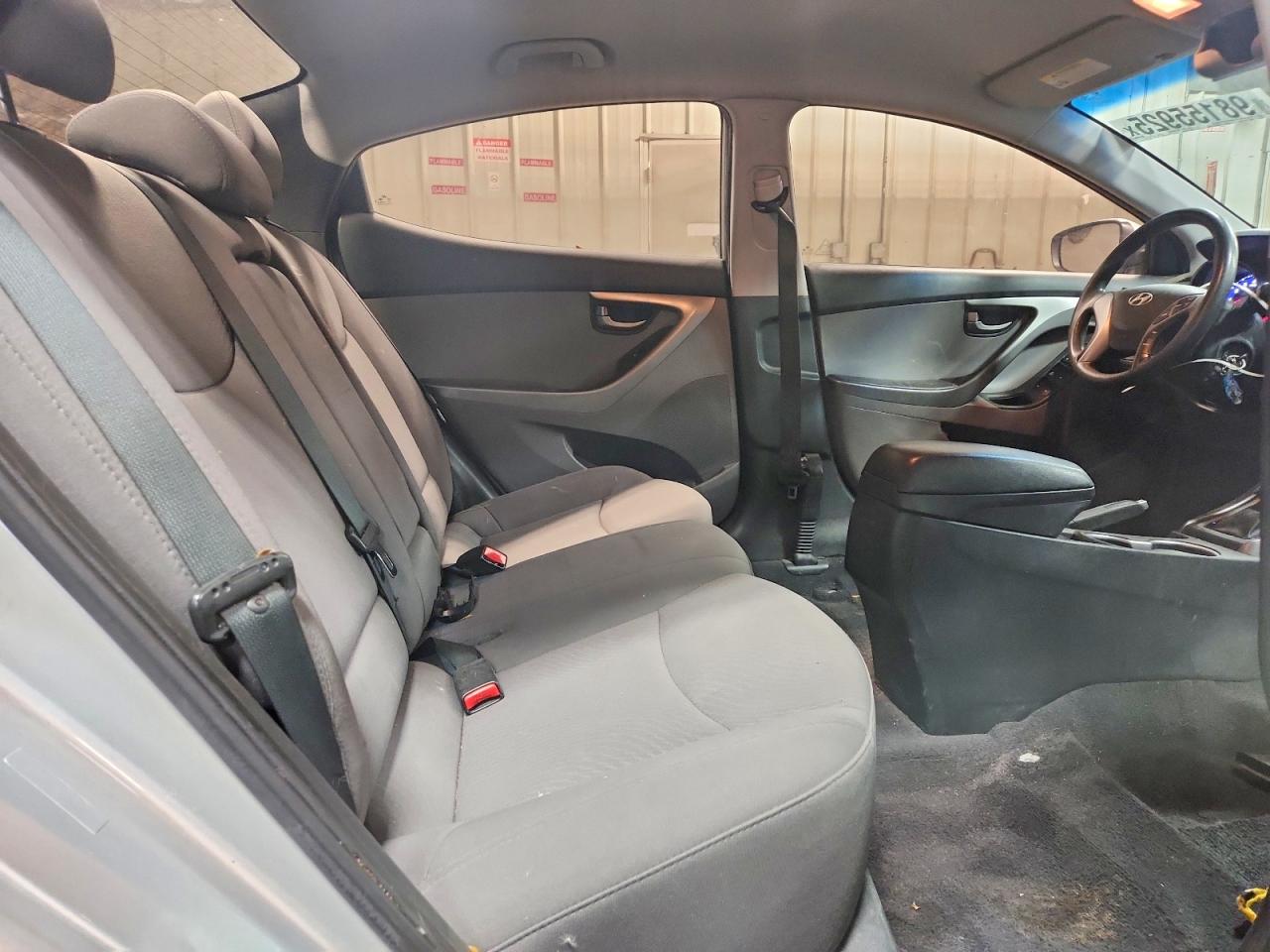 2016 HYUNDAI ELANTRA SE photo 19