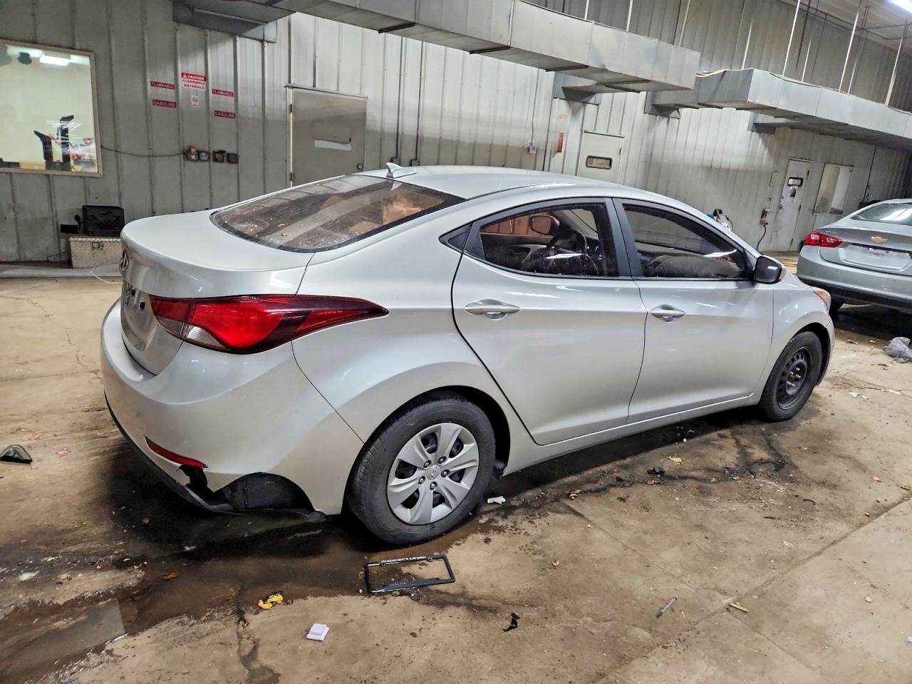 2016 HYUNDAI ELANTRA SE photo 5