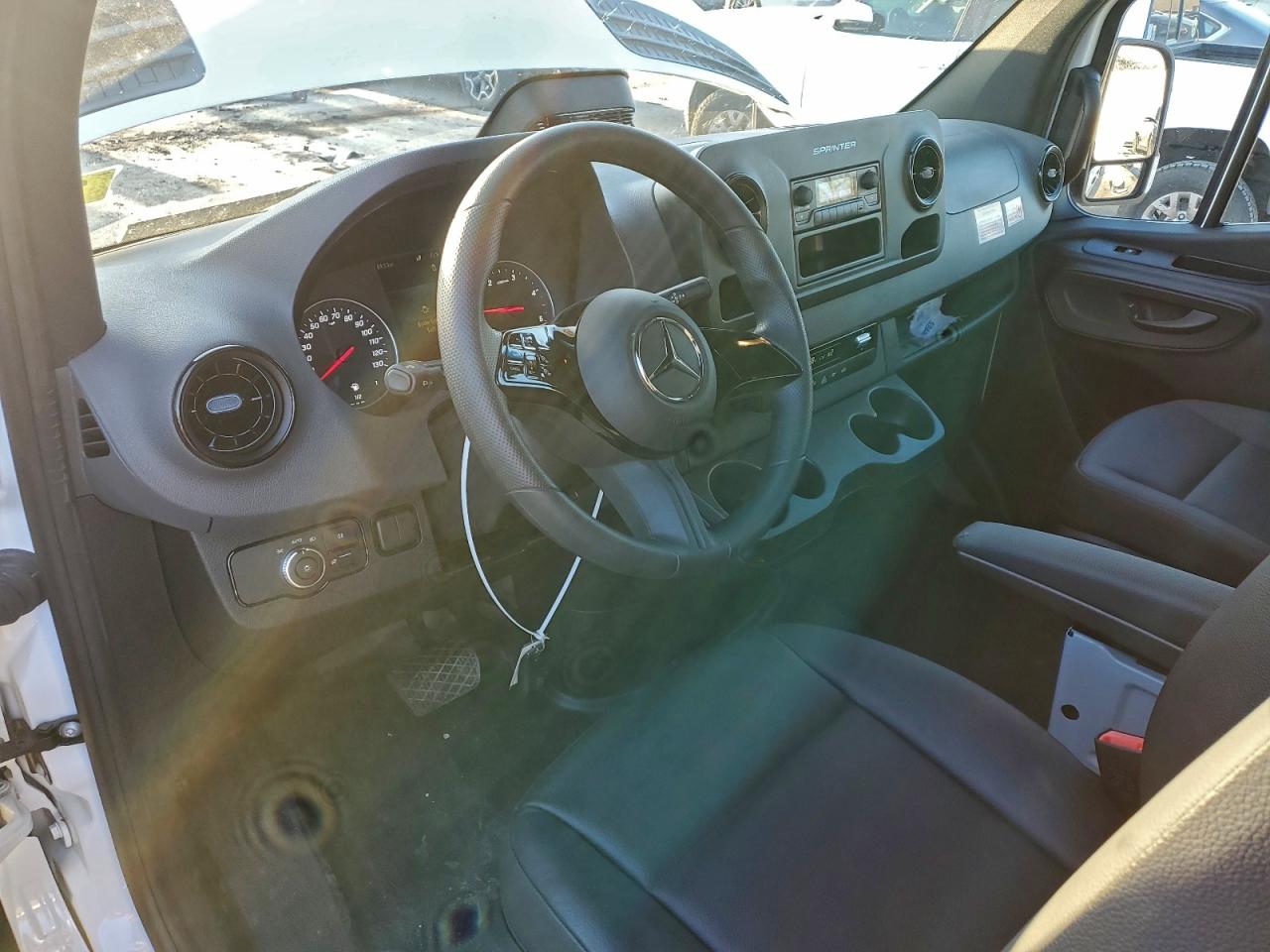 2025 MERCEDES-BENZ SPRINTER 2500 photo 8