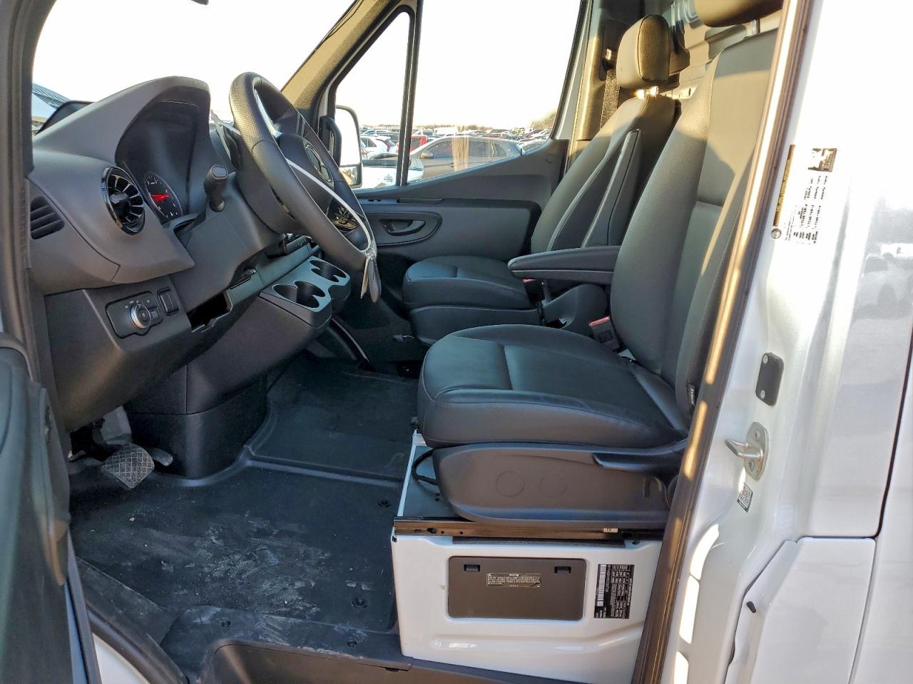 2025 MERCEDES-BENZ SPRINTER 2500 photo 7