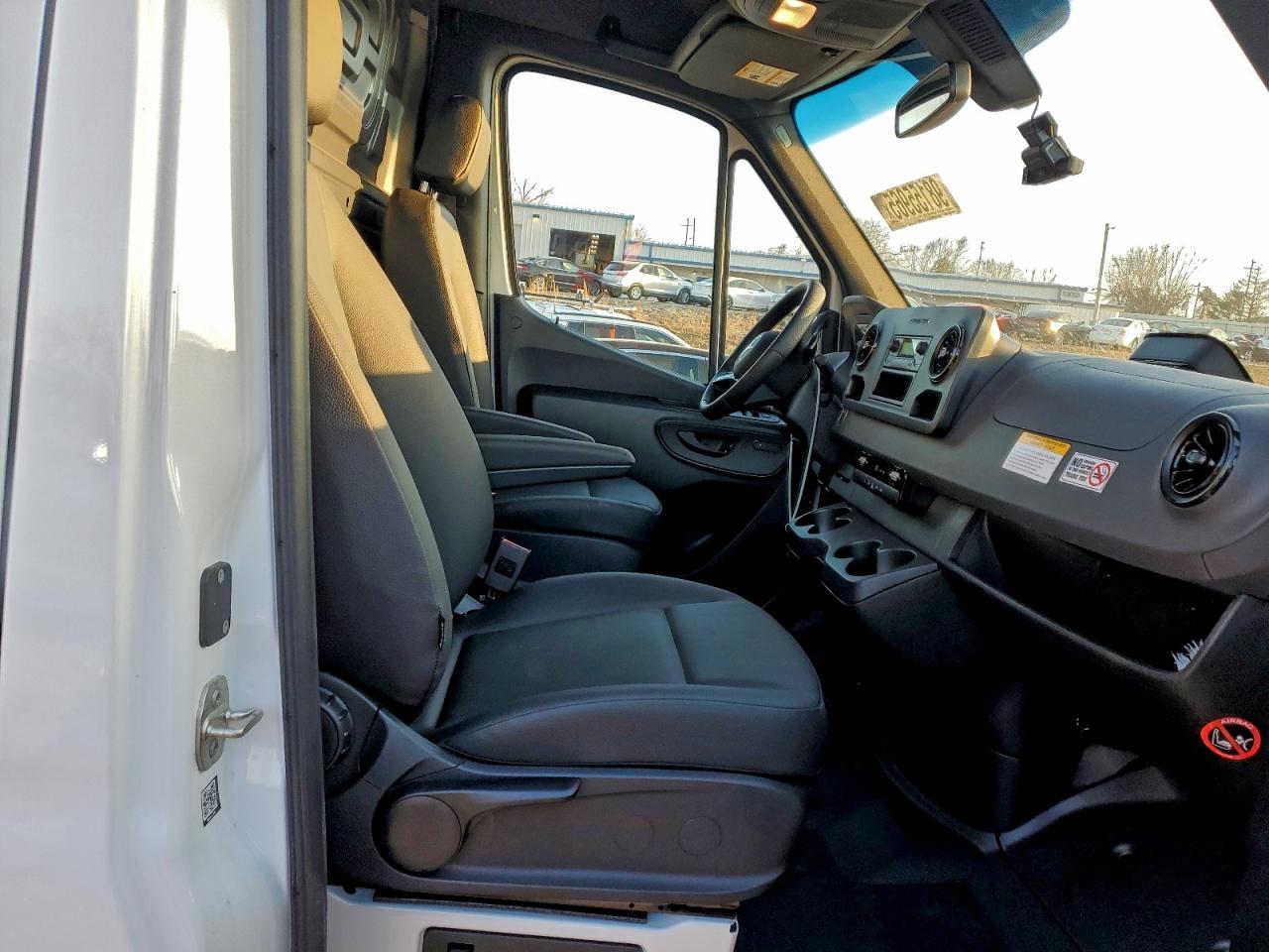 2025 MERCEDES-BENZ SPRINTER 2500 photo 11