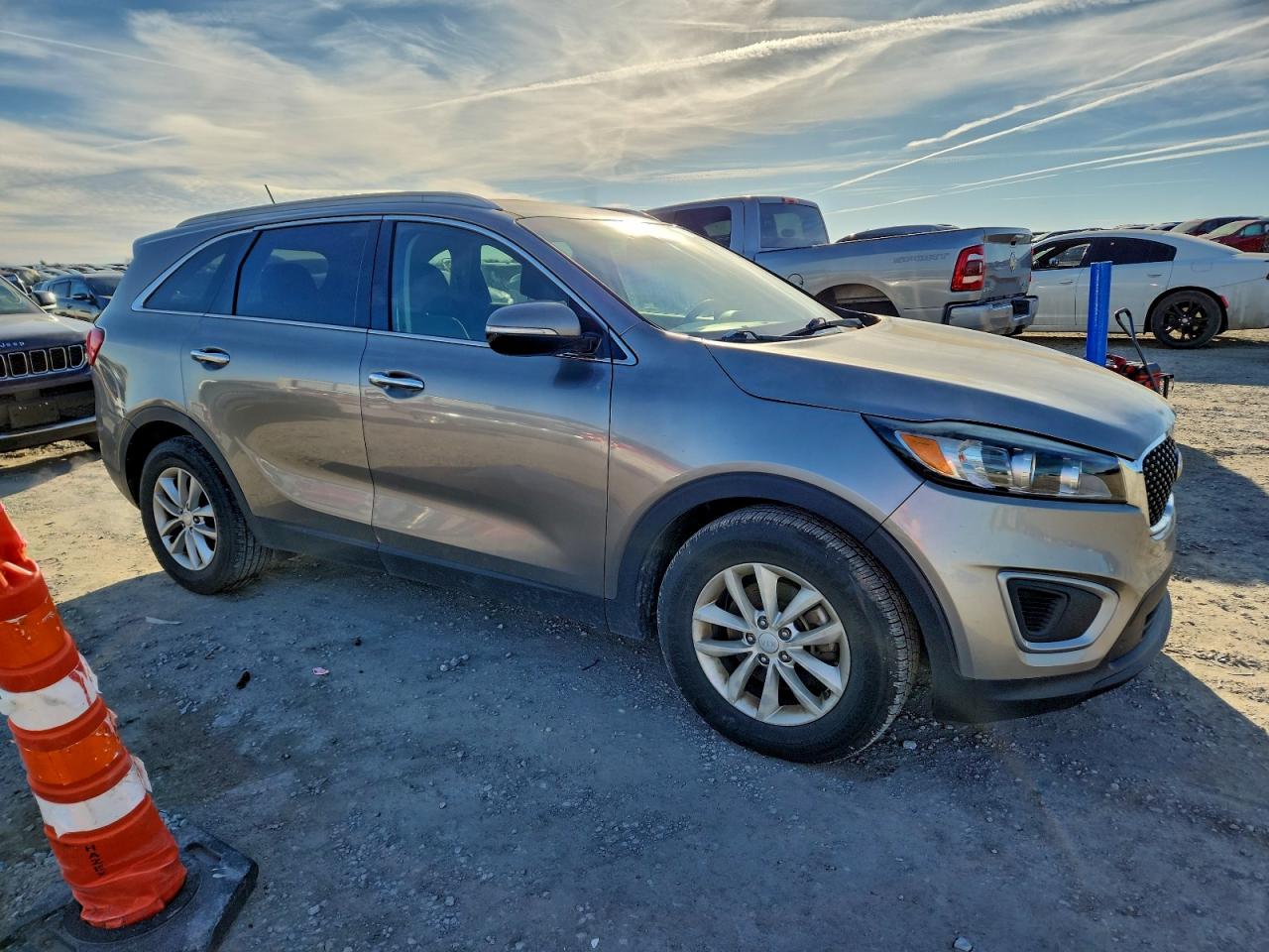 2017 KIA SORENTO LX photo 4