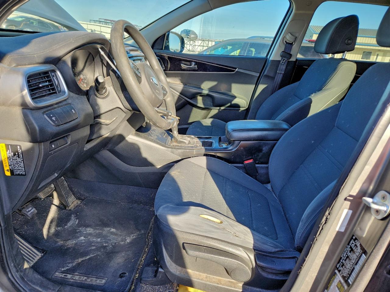 2017 KIA SORENTO LX photo 7