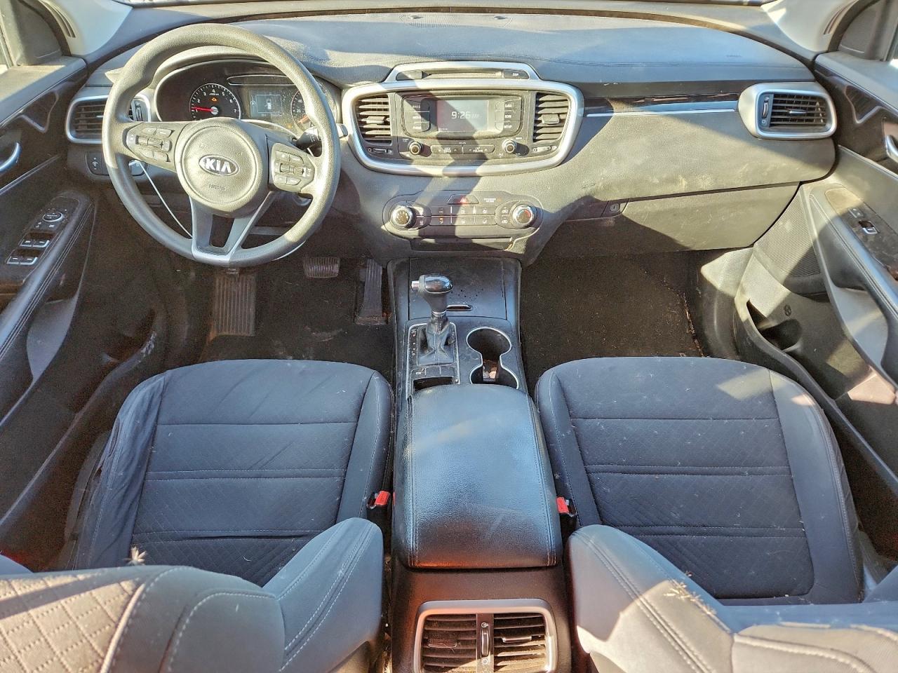 2017 KIA SORENTO LX photo 8