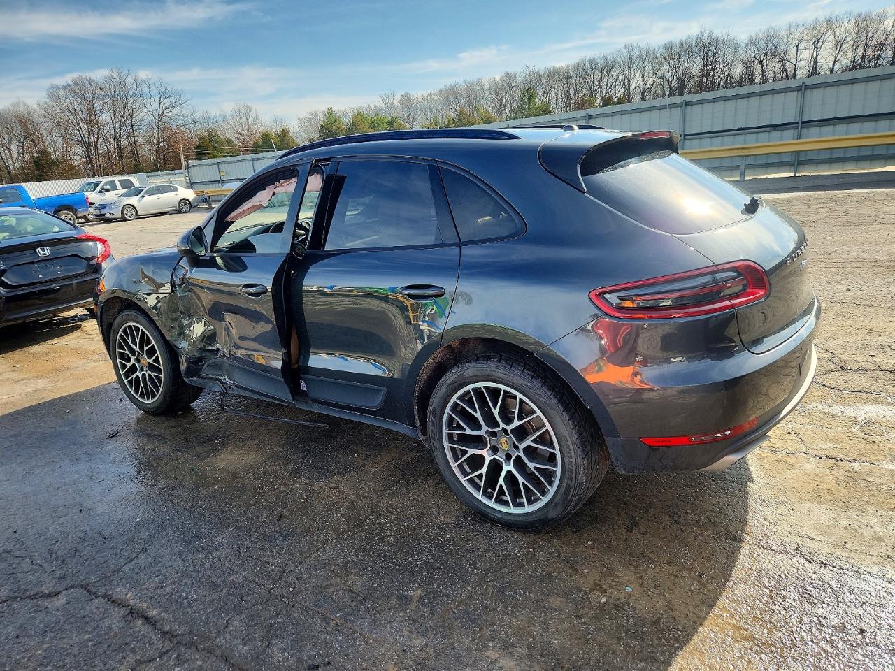 2017 PORSCHE MACAN photo 2
