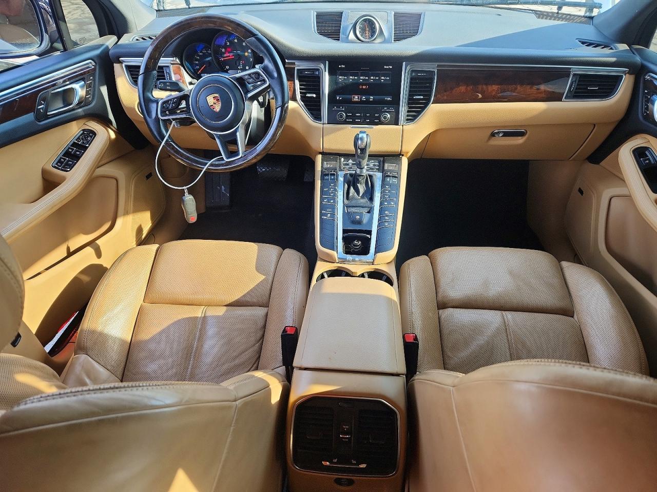 2017 PORSCHE MACAN photo 8