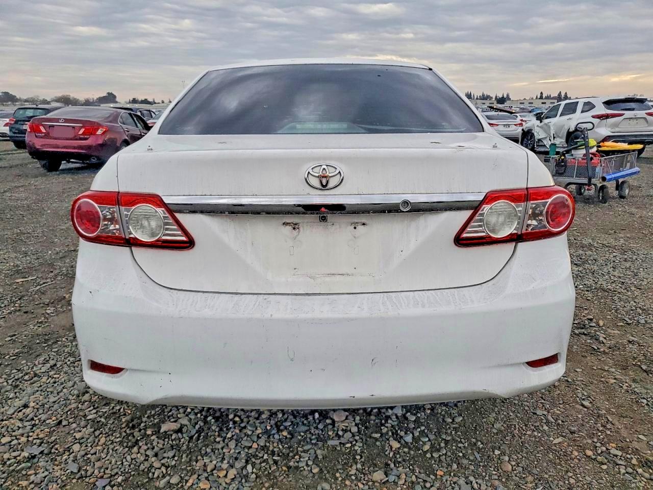 2013 TOYOTA COROLLA BASE photo 6