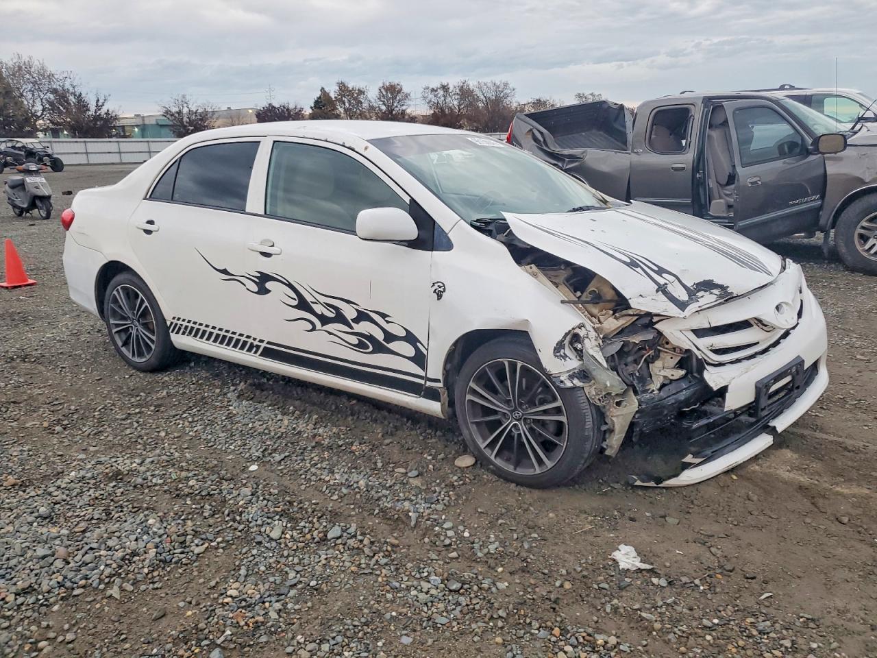 2013 TOYOTA COROLLA BASE photo 4