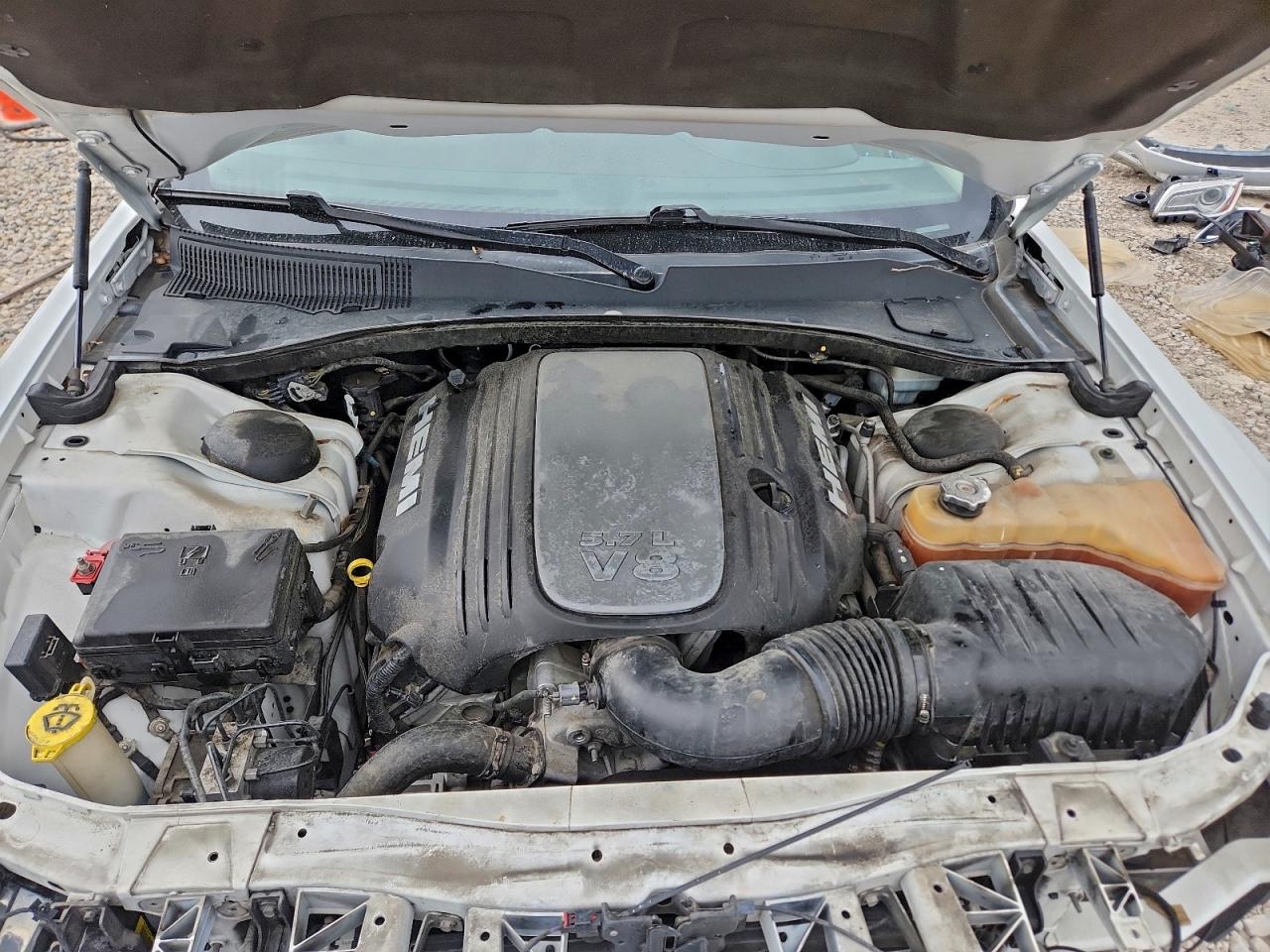 2011 CHRYSLER 300C photo 11