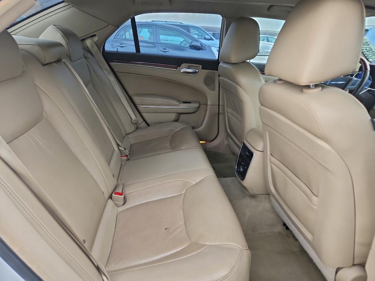 2011 CHRYSLER 300C photo 10