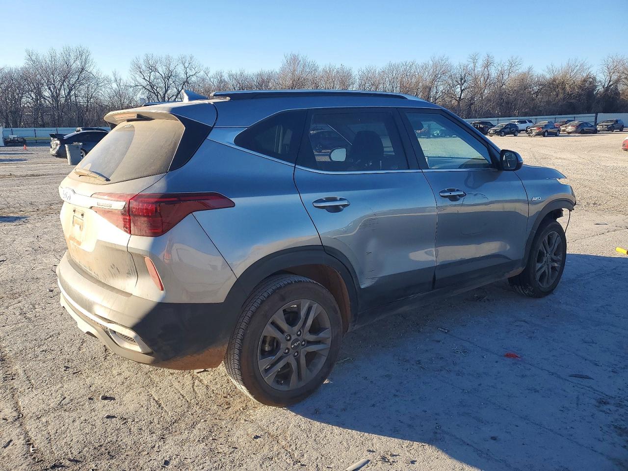 2023 KIA SELTOS S photo 3