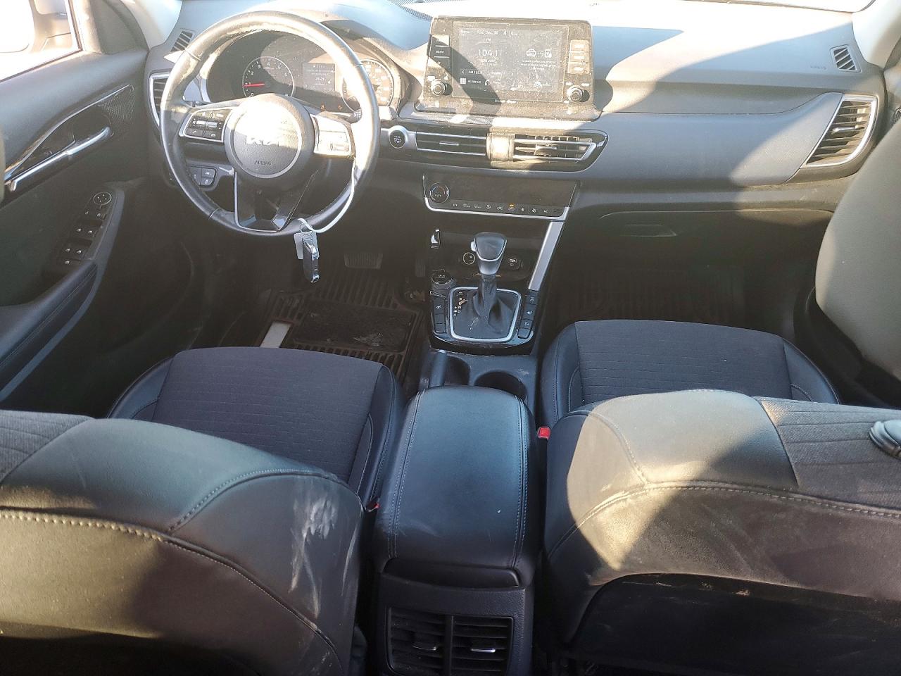 2023 KIA SELTOS S photo 8