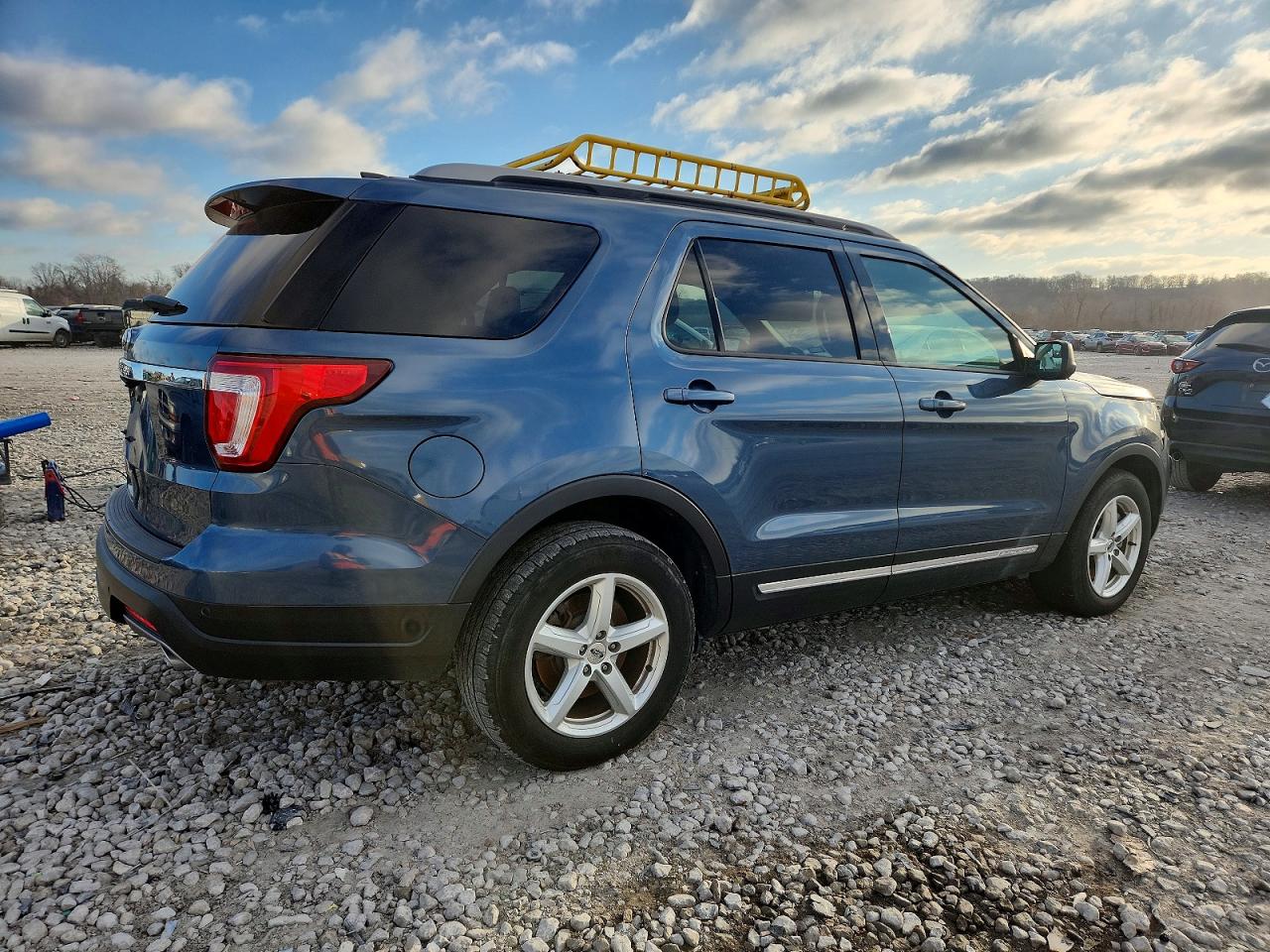 2018 FORD EXPLORER XLT photo 3