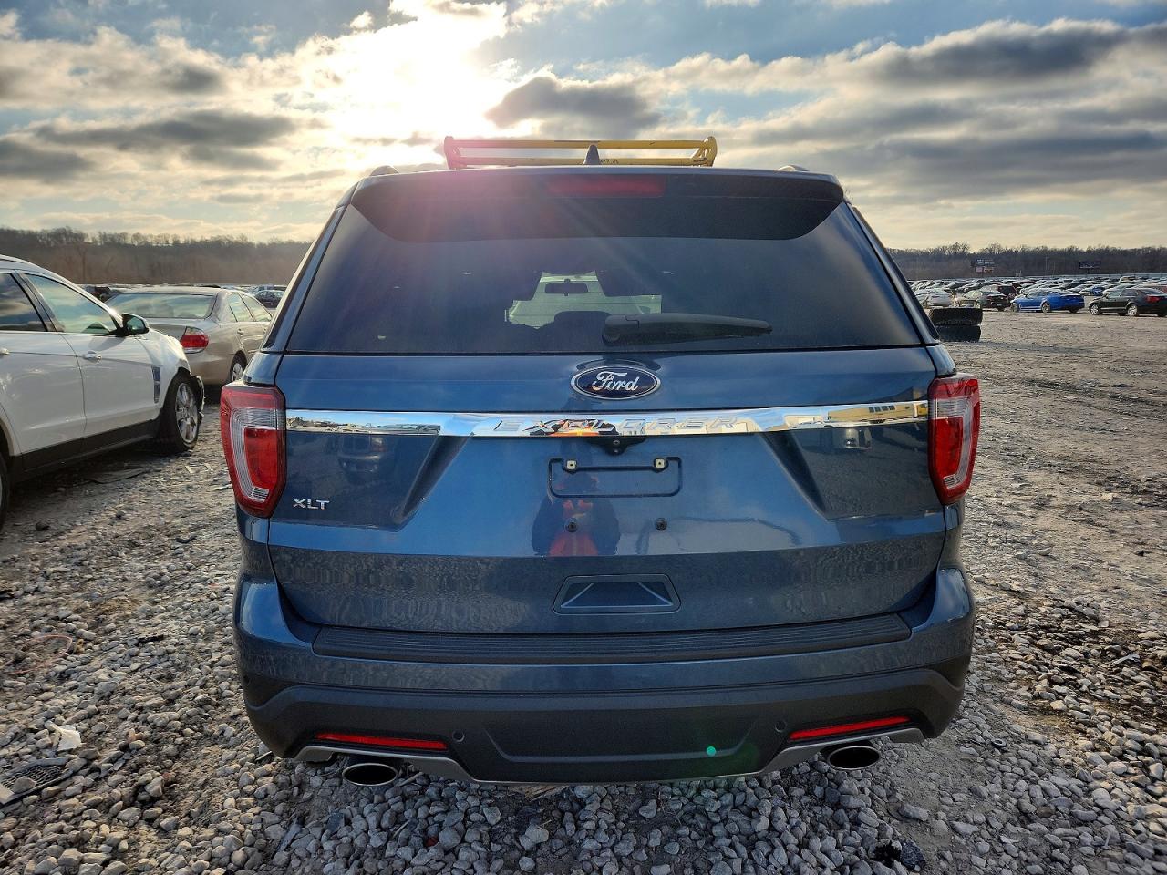 2018 FORD EXPLORER XLT photo 6