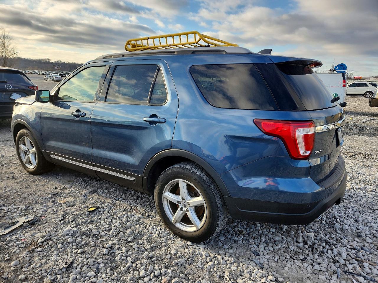 2018 FORD EXPLORER XLT photo 2
