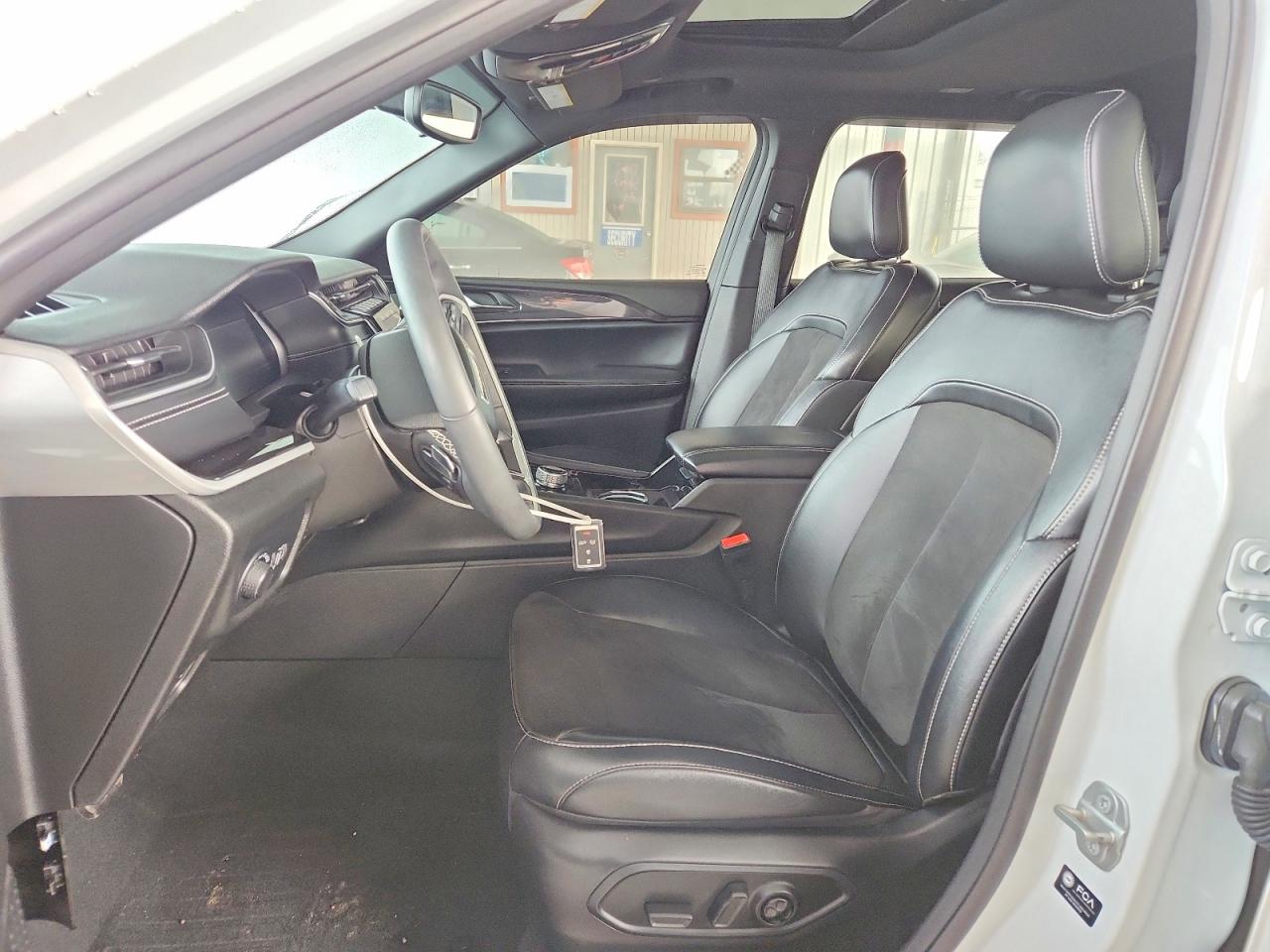 2023 JEEP GRAND CHEROKEE L LAREDO photo 7
