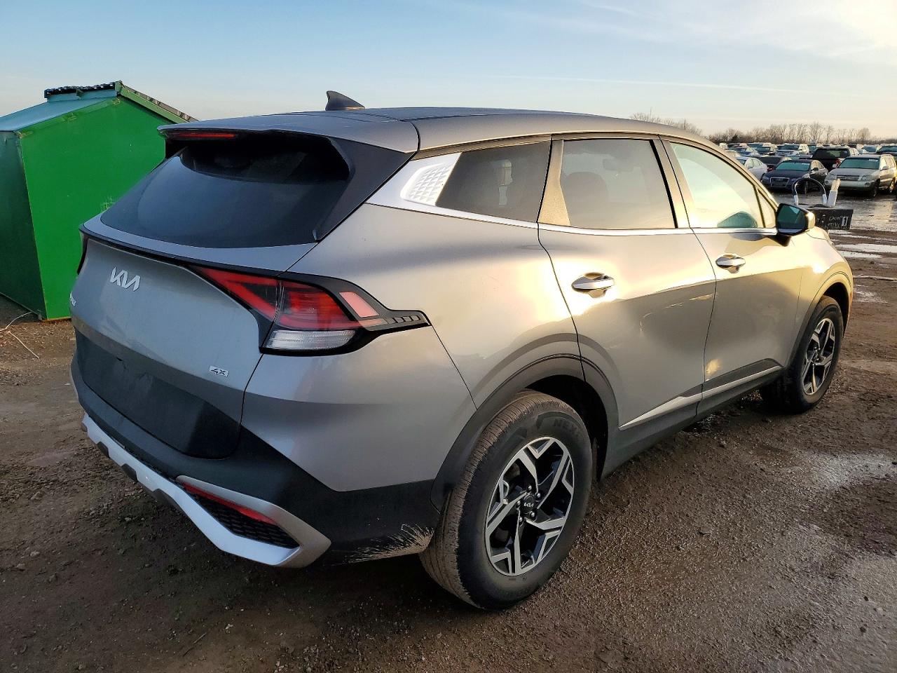 2023 KIA SPORTAGE LX photo 3