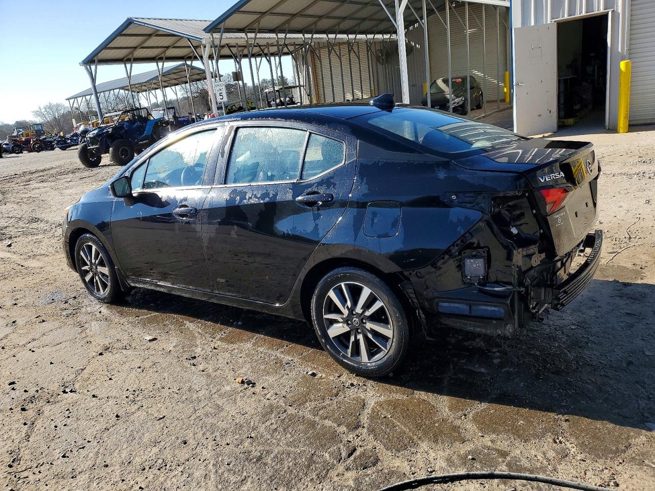 2021 NISSAN VERSA SV photo 3