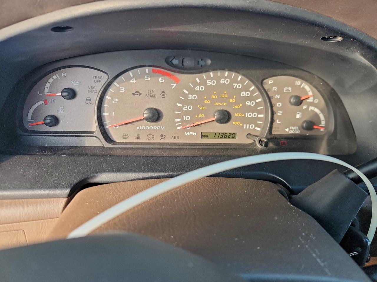 2004 TOYOTA SEQUOIA SR5 photo 17