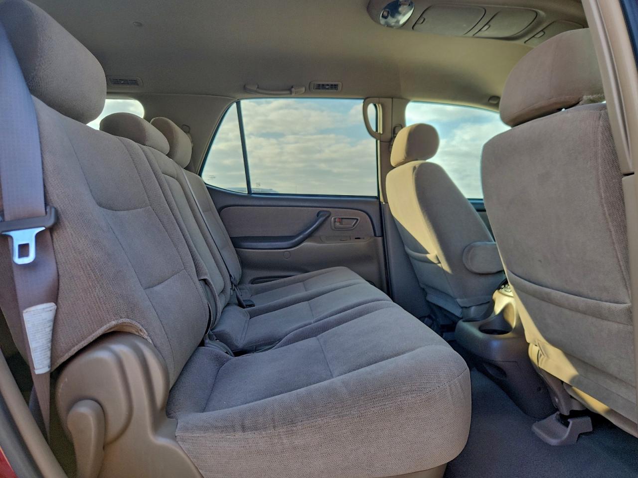 2004 TOYOTA SEQUOIA SR5 photo 21