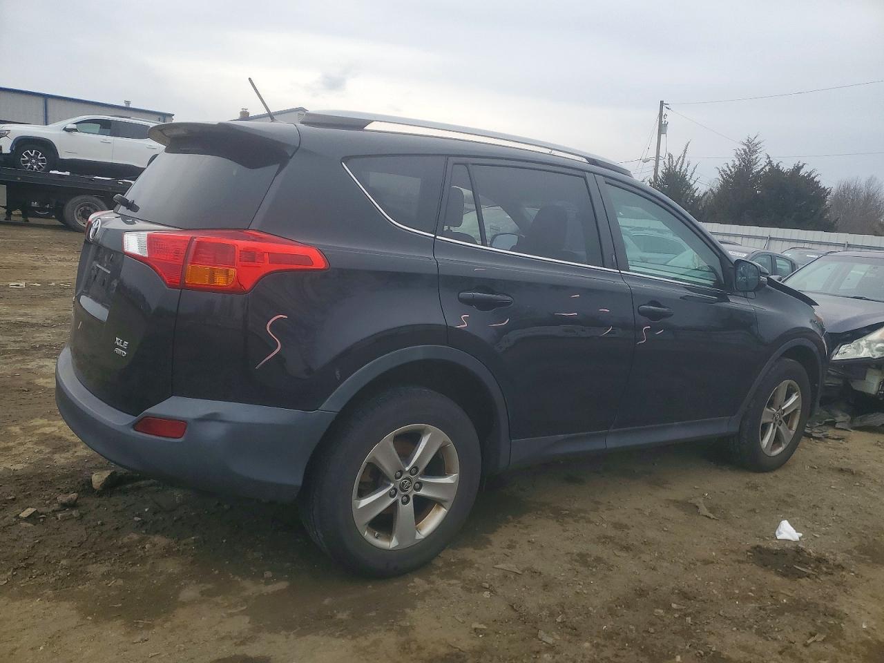 2015 TOYOTA RAV4 XLE photo 3