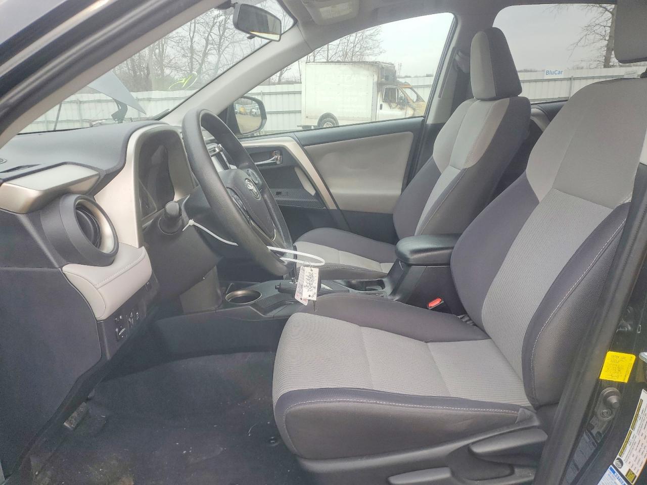 2015 TOYOTA RAV4 XLE photo 7