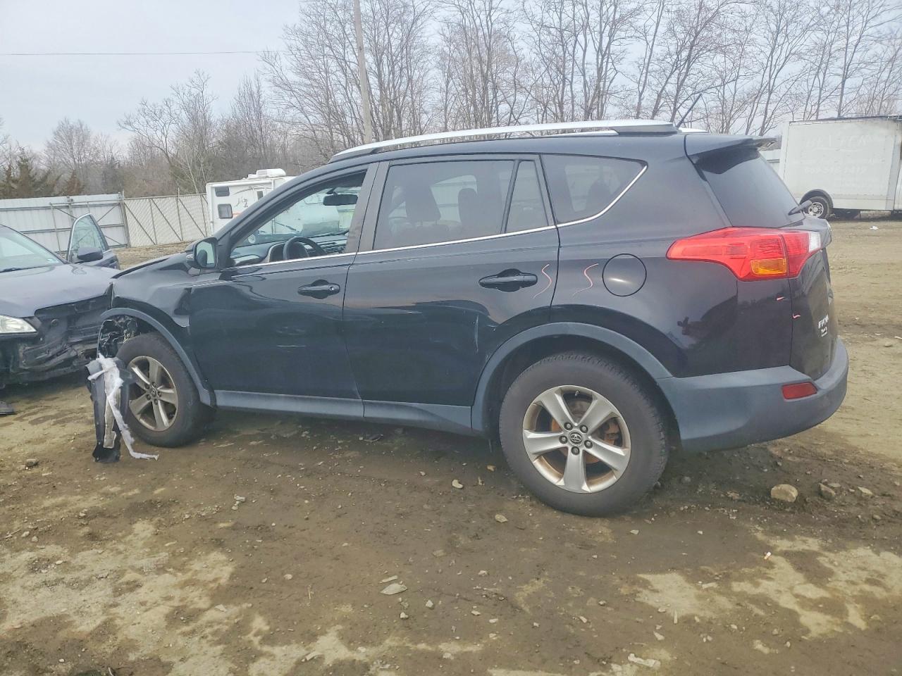 2015 TOYOTA RAV4 XLE photo 2