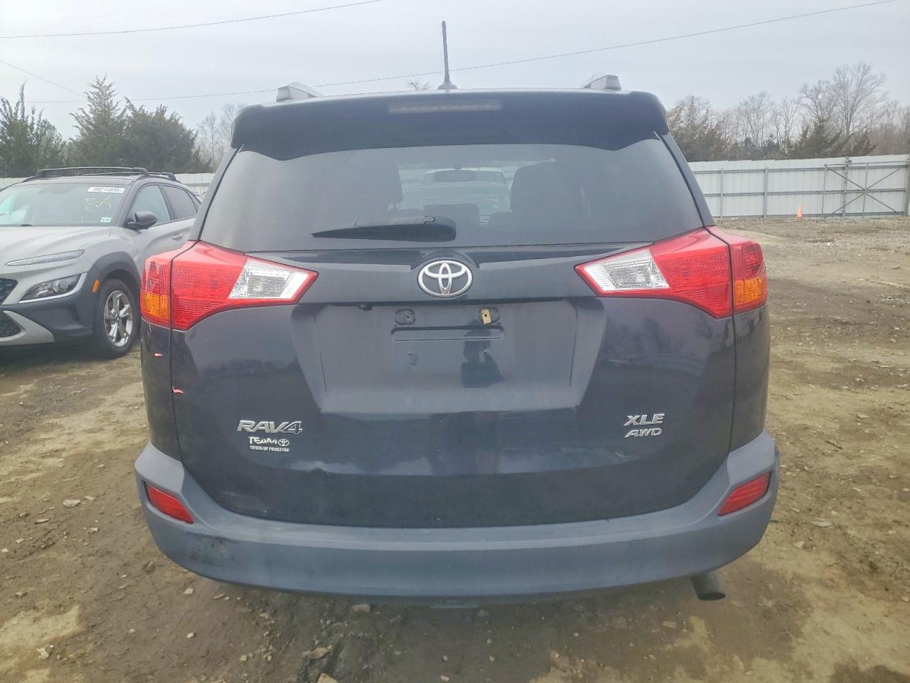 2015 TOYOTA RAV4 XLE photo 6