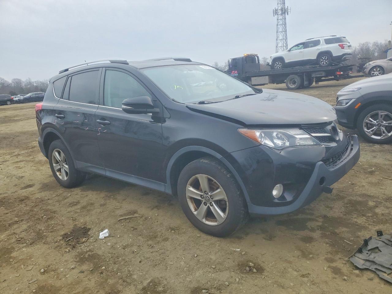 2015 TOYOTA RAV4 XLE photo 4