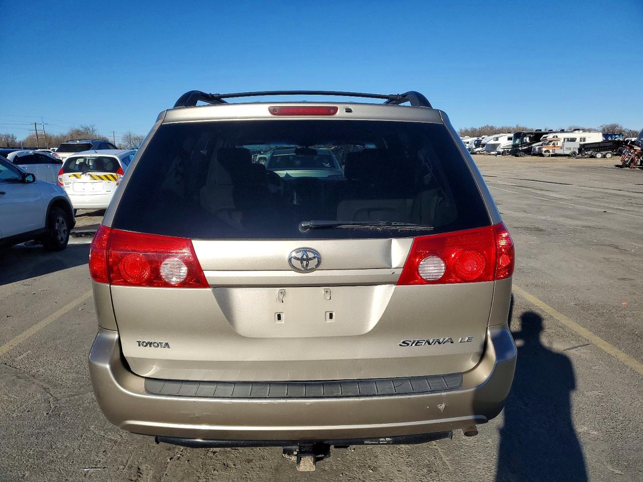 2009 TOYOTA SIENNA CE photo 11