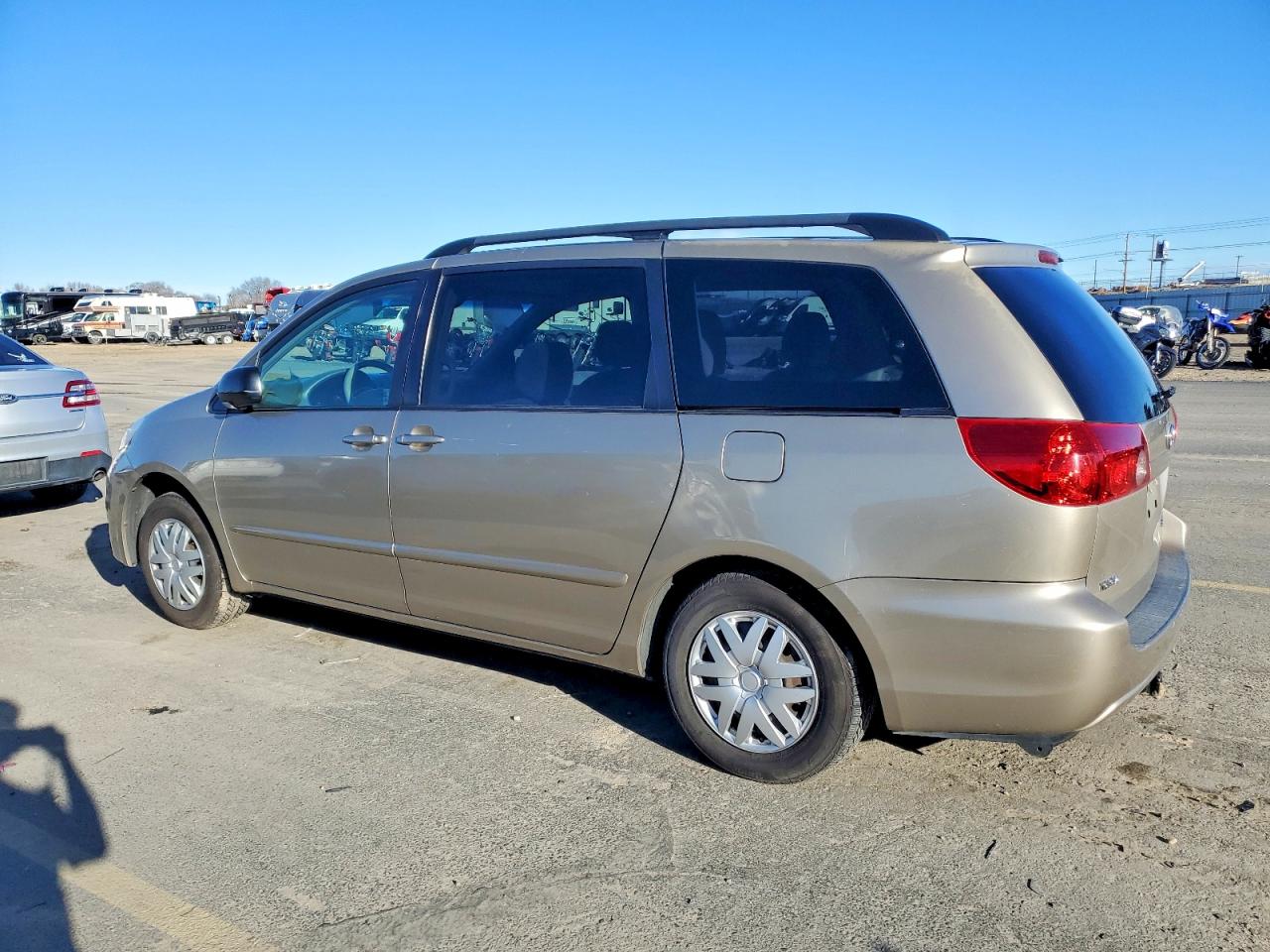 2009 TOYOTA SIENNA CE photo 3