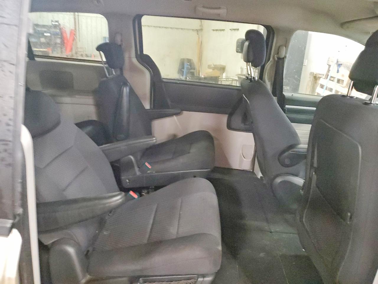 2010 DODGE GRAND CARAVAN SE photo 11