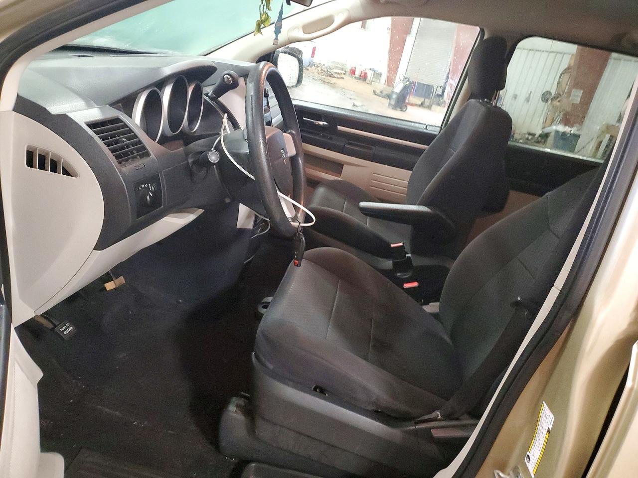 2010 DODGE GRAND CARAVAN SE photo 7