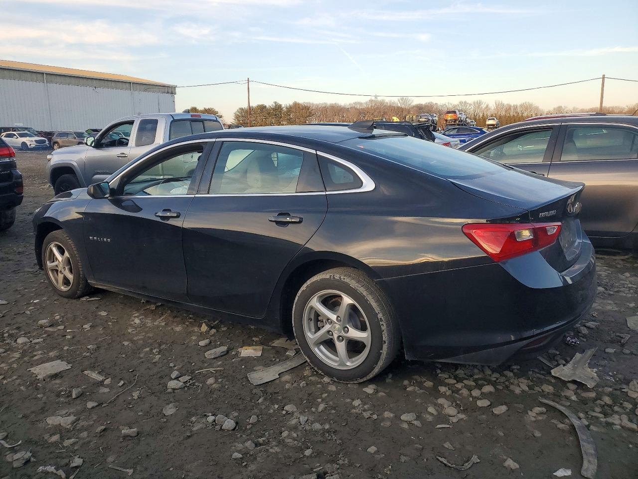 2018 CHEVROLET MALIBU LS photo 3
