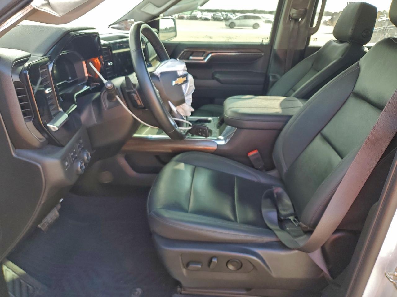 2024 CHEVROLET SILVERADO K1500 LT photo 7
