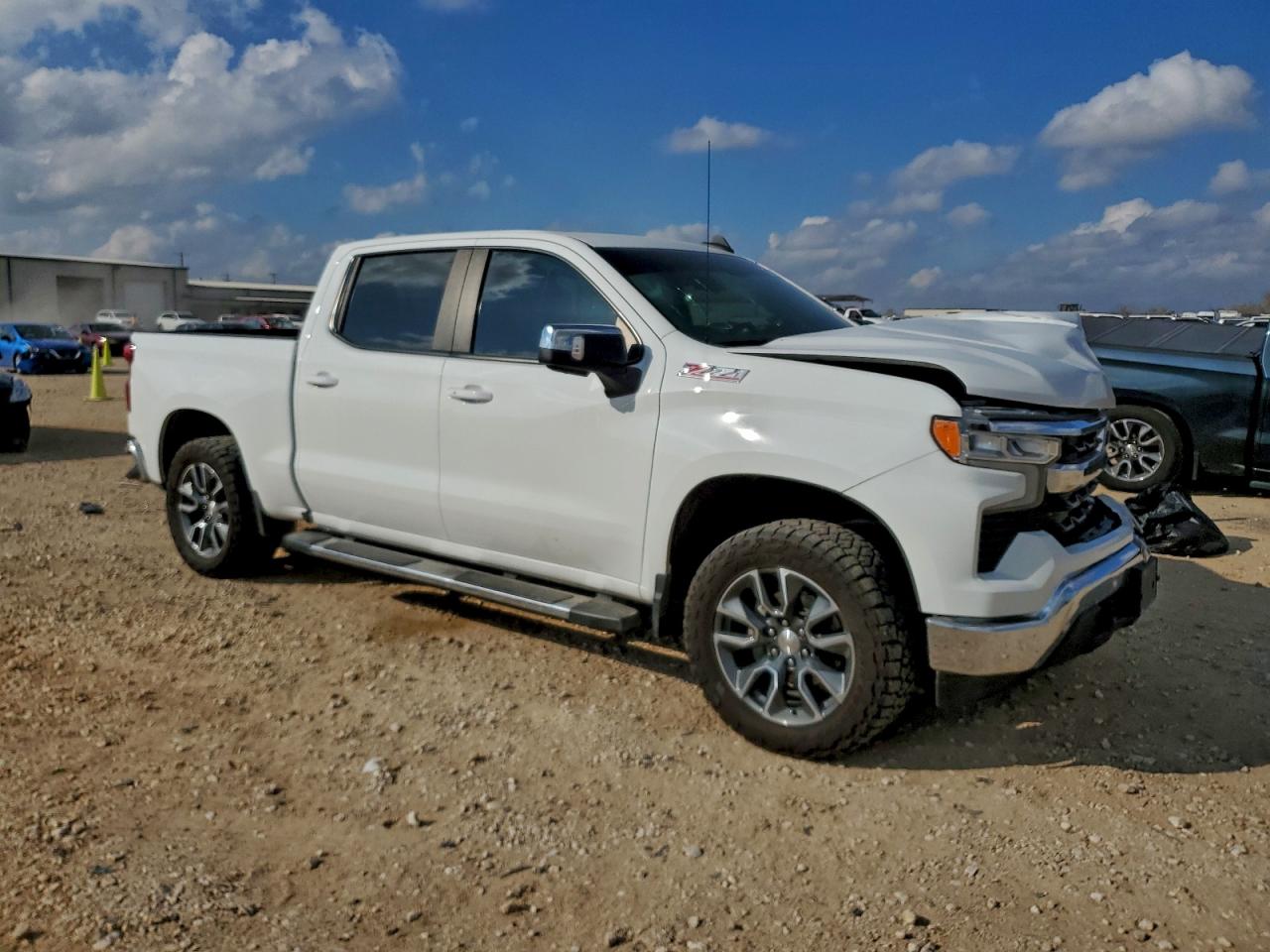 2024 CHEVROLET SILVERADO K1500 LT photo 4