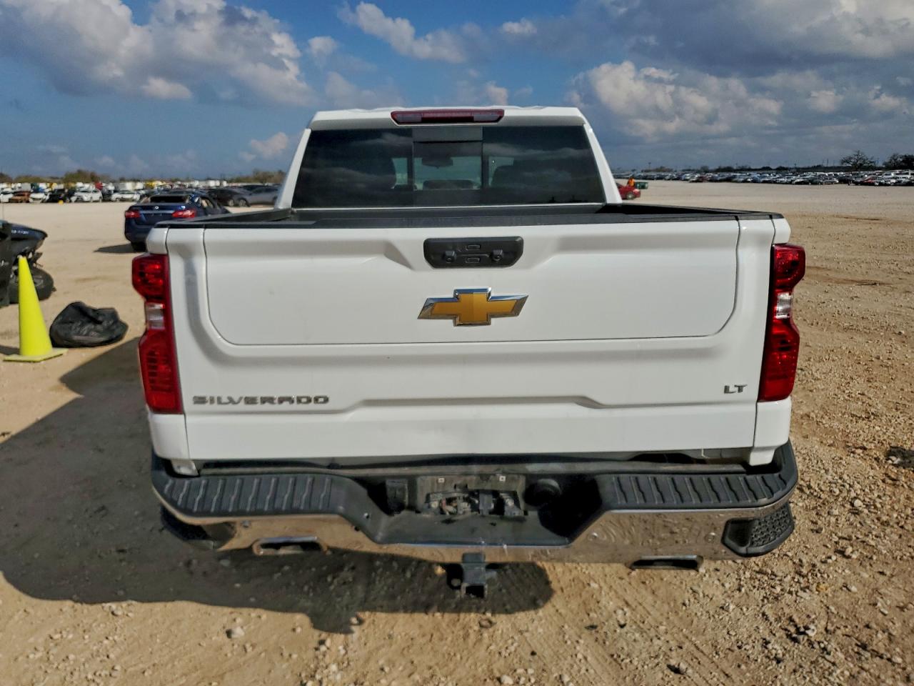 2024 CHEVROLET SILVERADO K1500 LT photo 6
