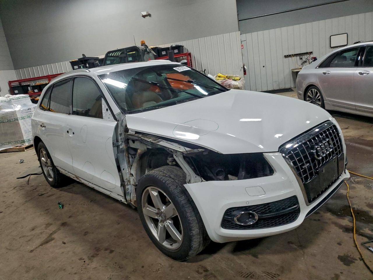 2012 AUDI Q5 PREMIUM PLUS photo 4