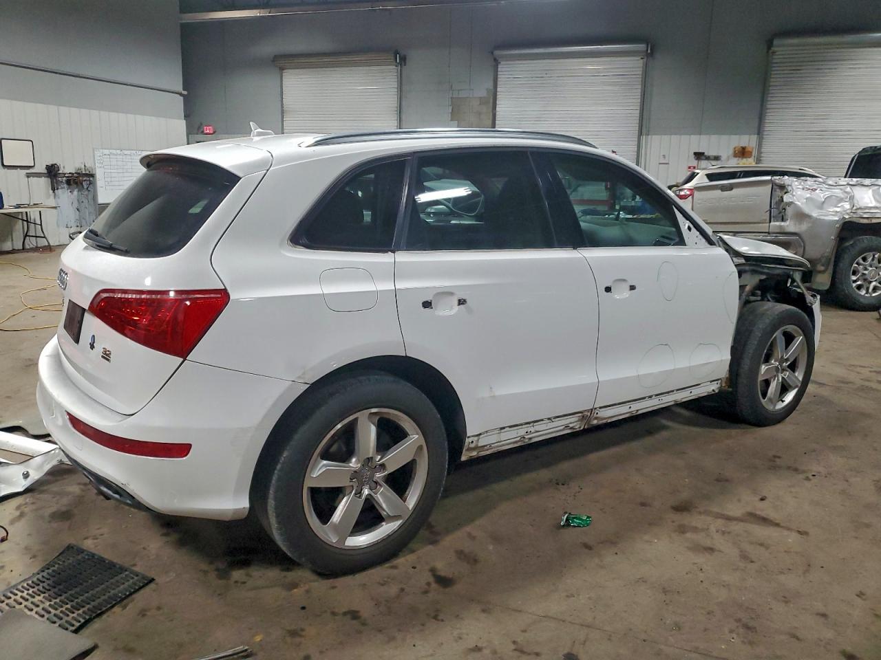 2012 AUDI Q5 PREMIUM PLUS photo 3
