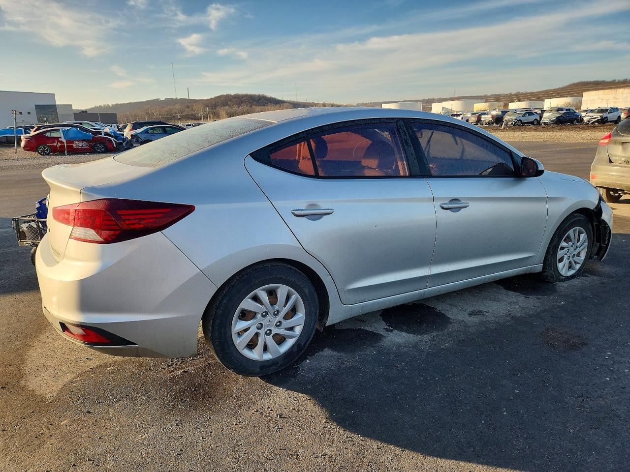 2019 HYUNDAI ELANTRA SE photo 3