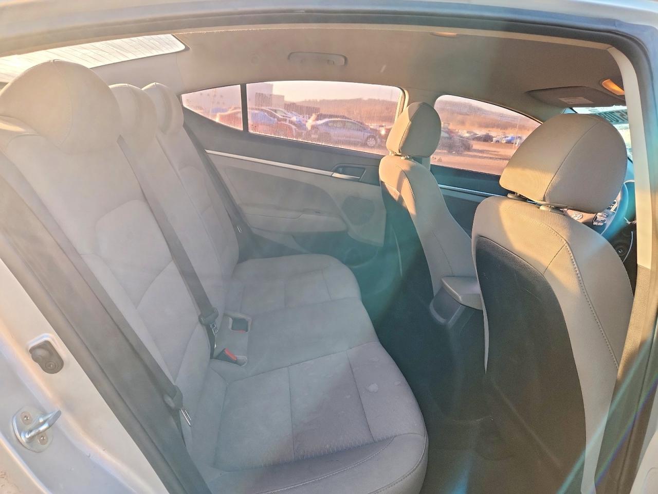 2019 HYUNDAI ELANTRA SE photo 10
