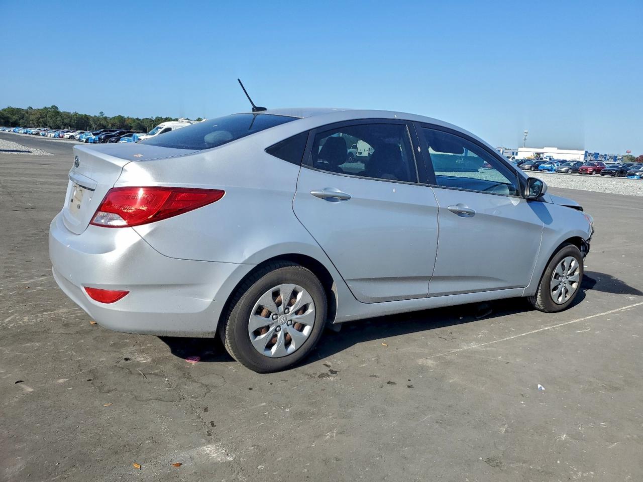 2016 HYUNDAI ACCENT SE photo 3