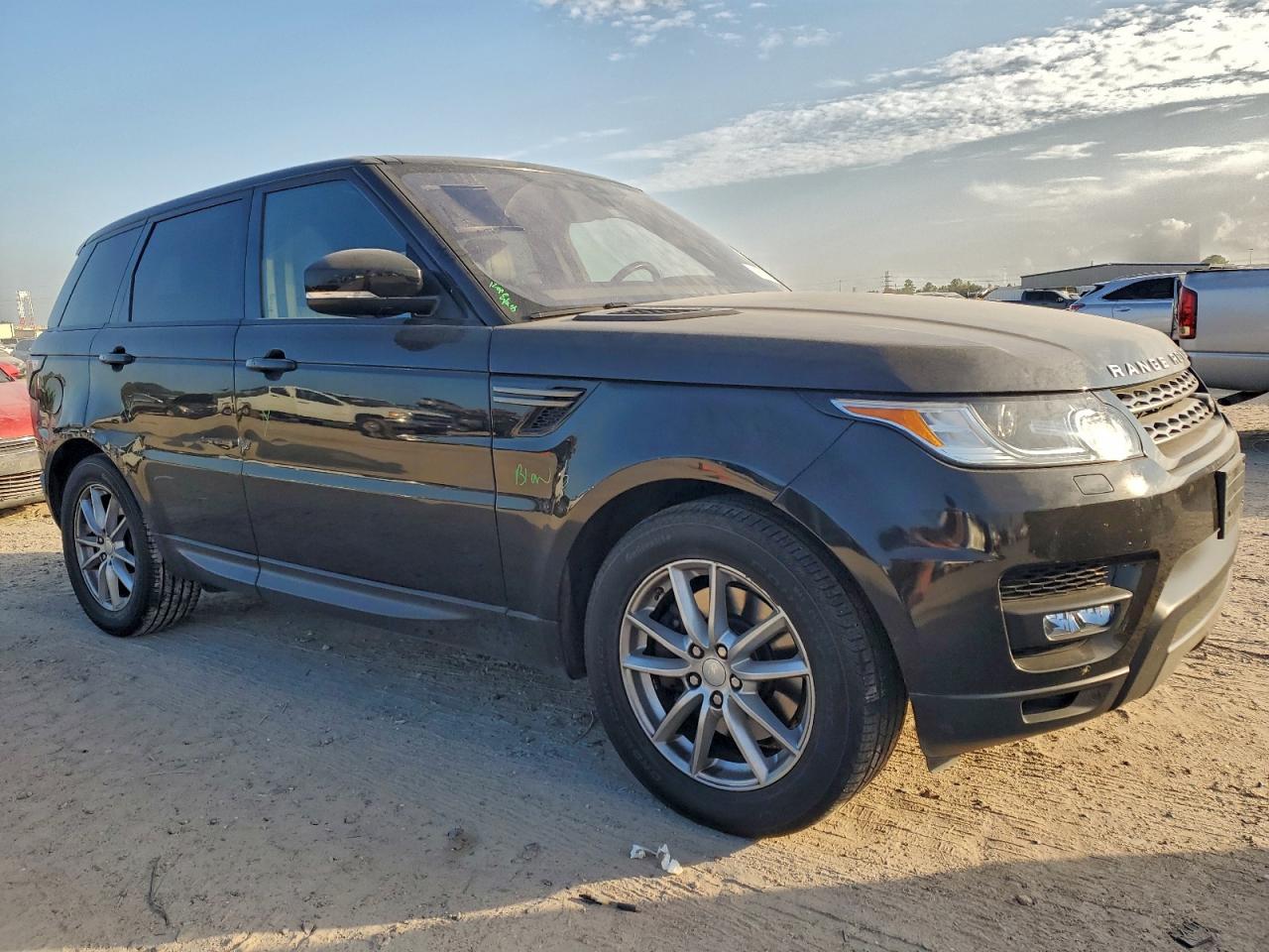 2017 LAND ROVER RANGE ROVER SPORT SE photo 4
