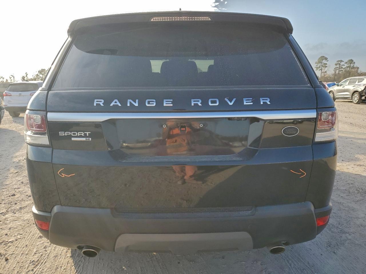 2017 LAND ROVER RANGE ROVER SPORT SE photo 6
