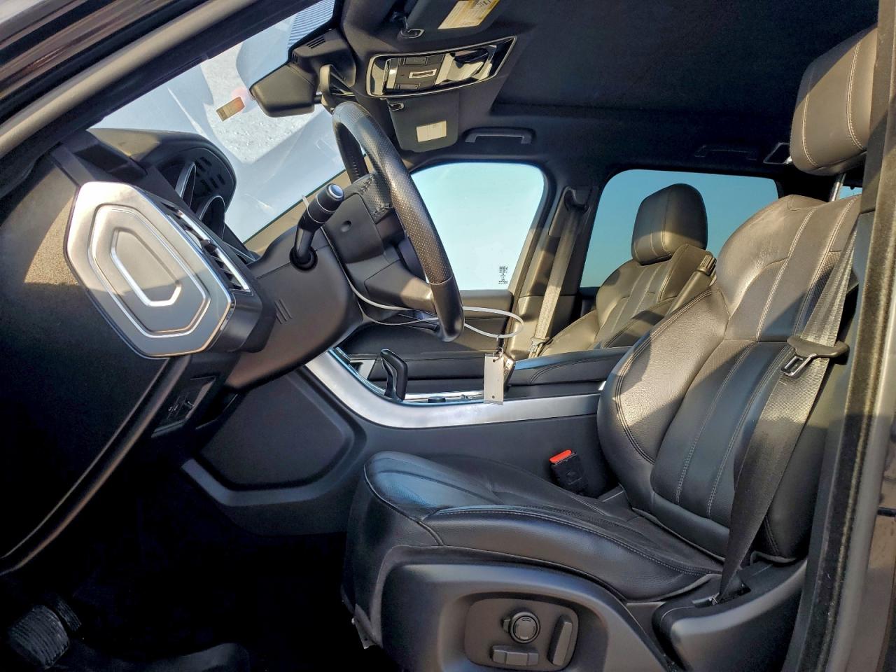 2017 LAND ROVER RANGE ROVER SPORT SE photo 7