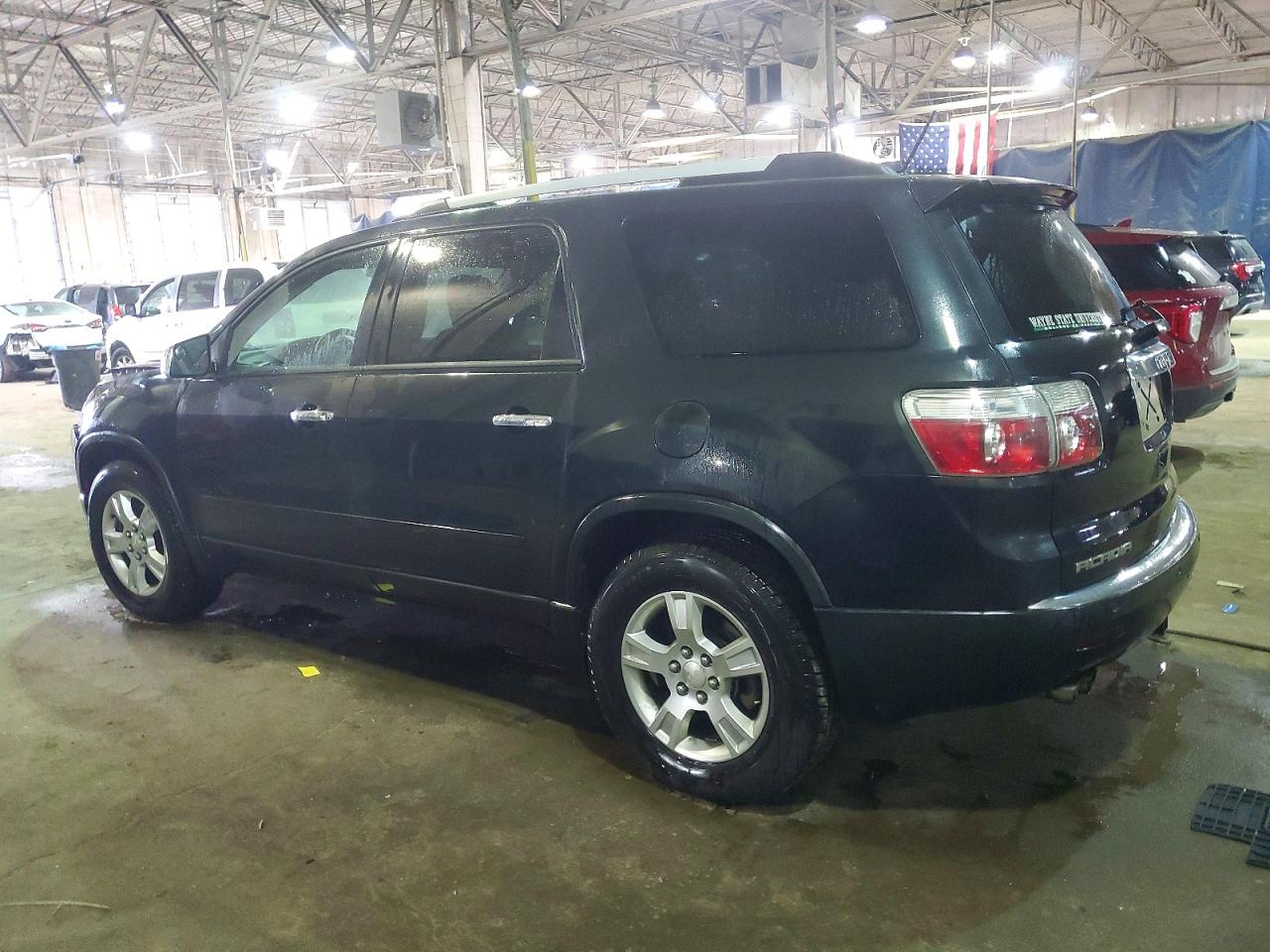 2011 GMC ACADIA SLE photo 2
