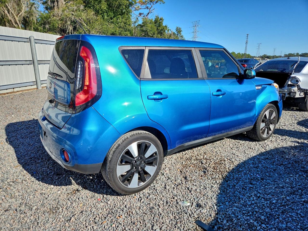 2017 KIA SOUL + photo 3