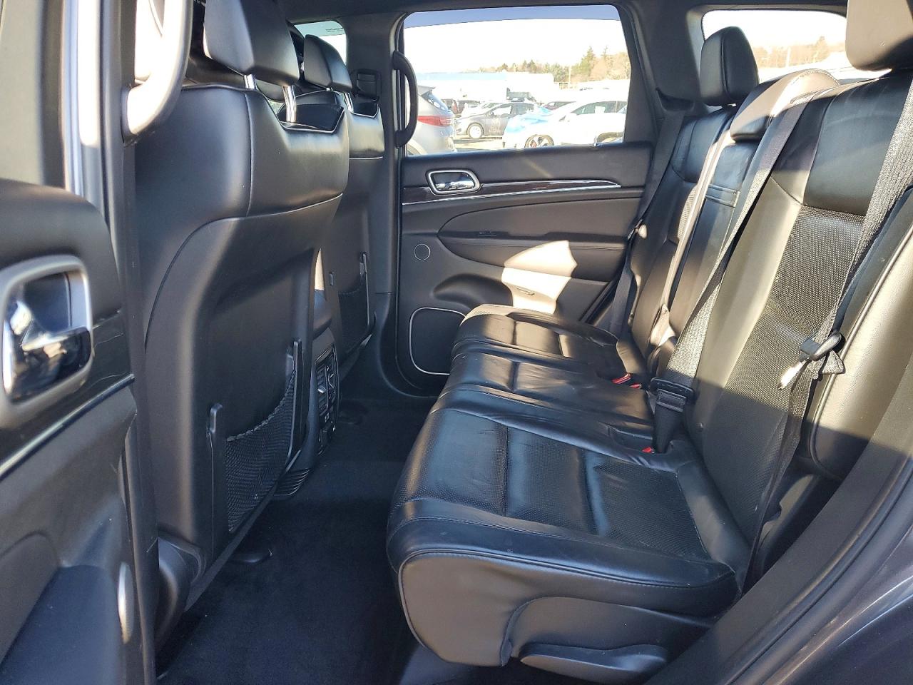 2018 JEEP GRAND CHEROKEE OVERLAND photo 11